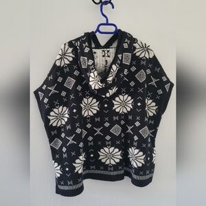 Old Navy Poncho Girls Size L (7-8) Black White Aztec Print Wrap Hooded Sweater
